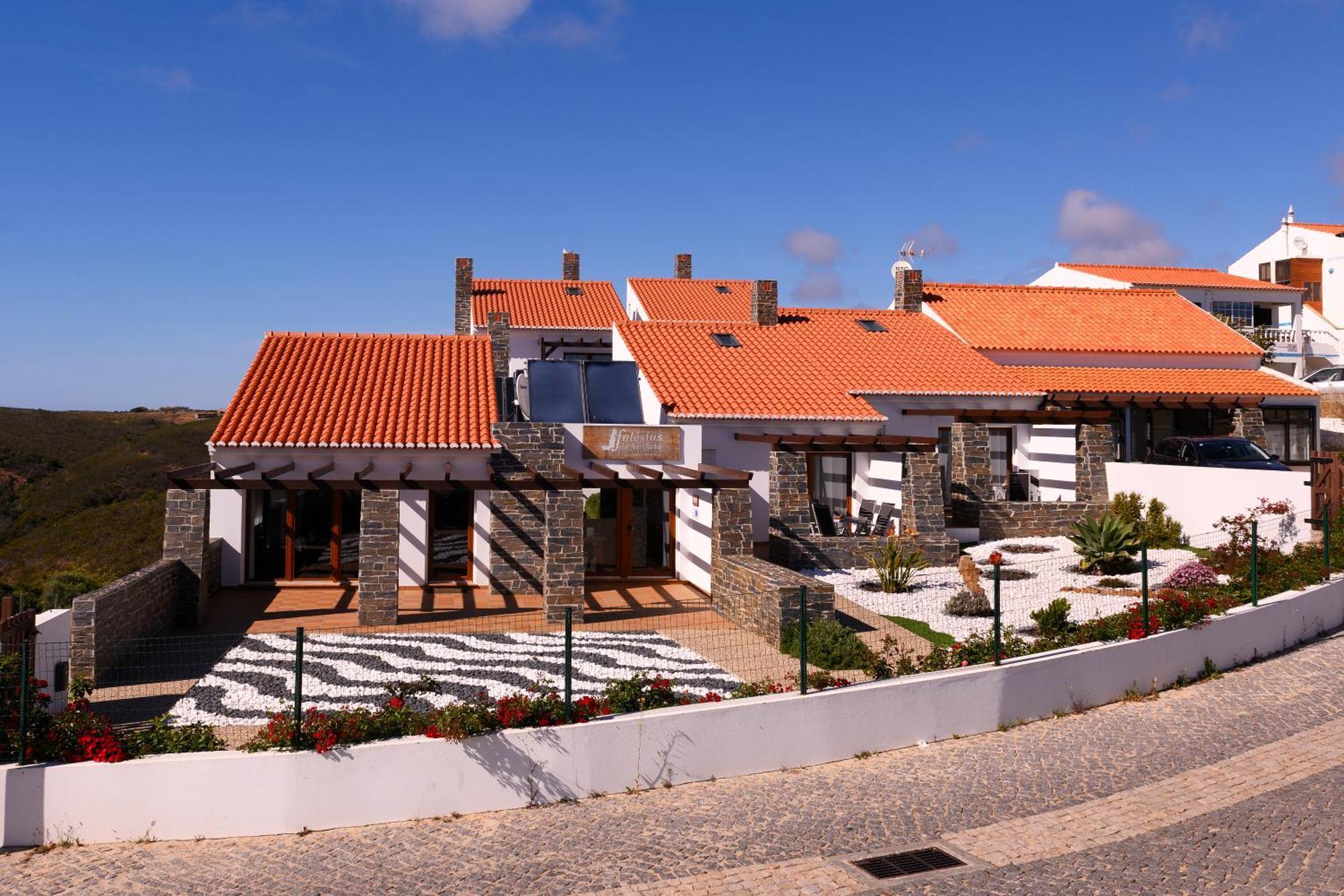 Falésias da Arrifana Praia da Arrifana Exterior foto