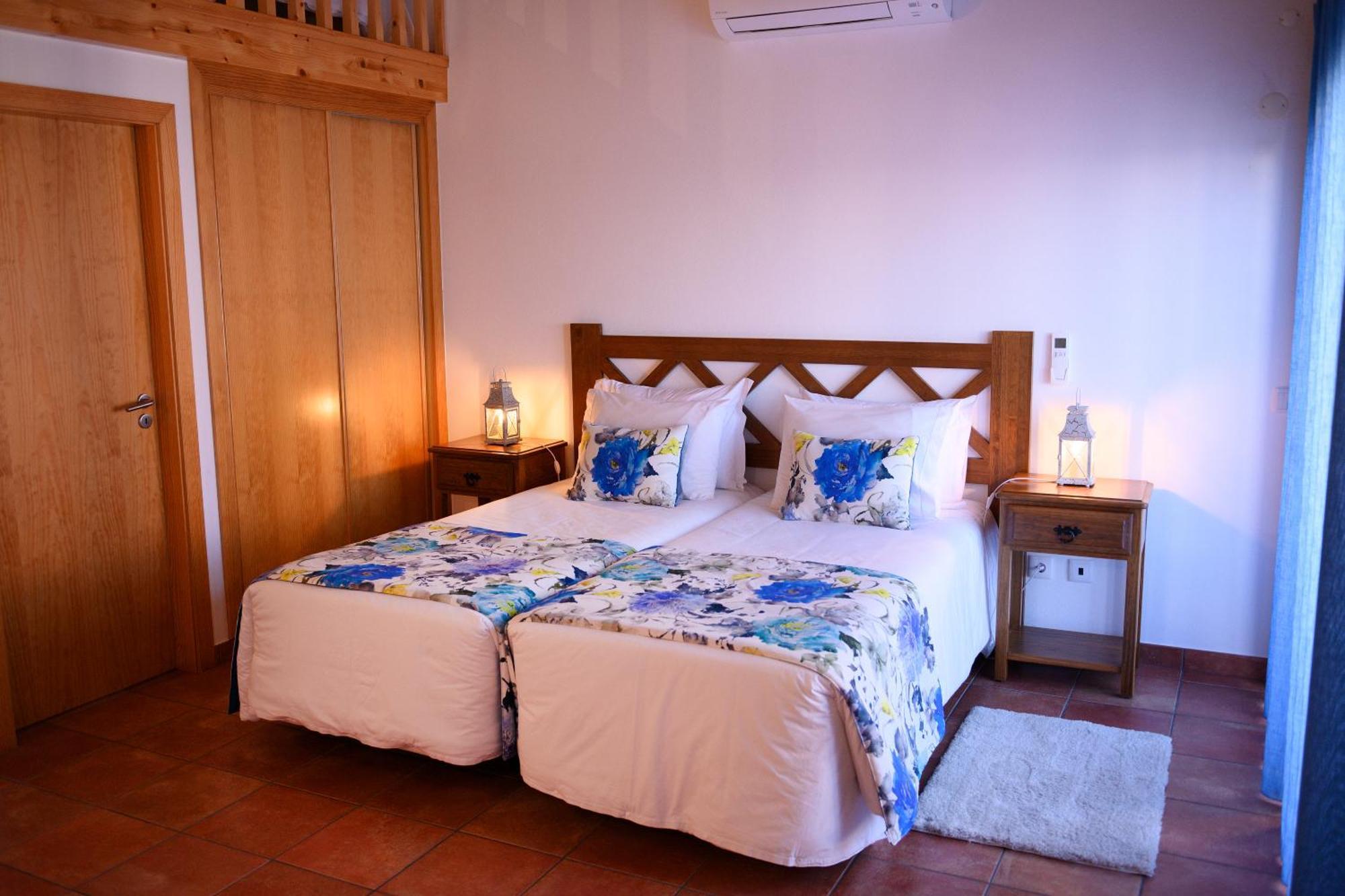 Falésias da Arrifana Praia da Arrifana Habitación foto