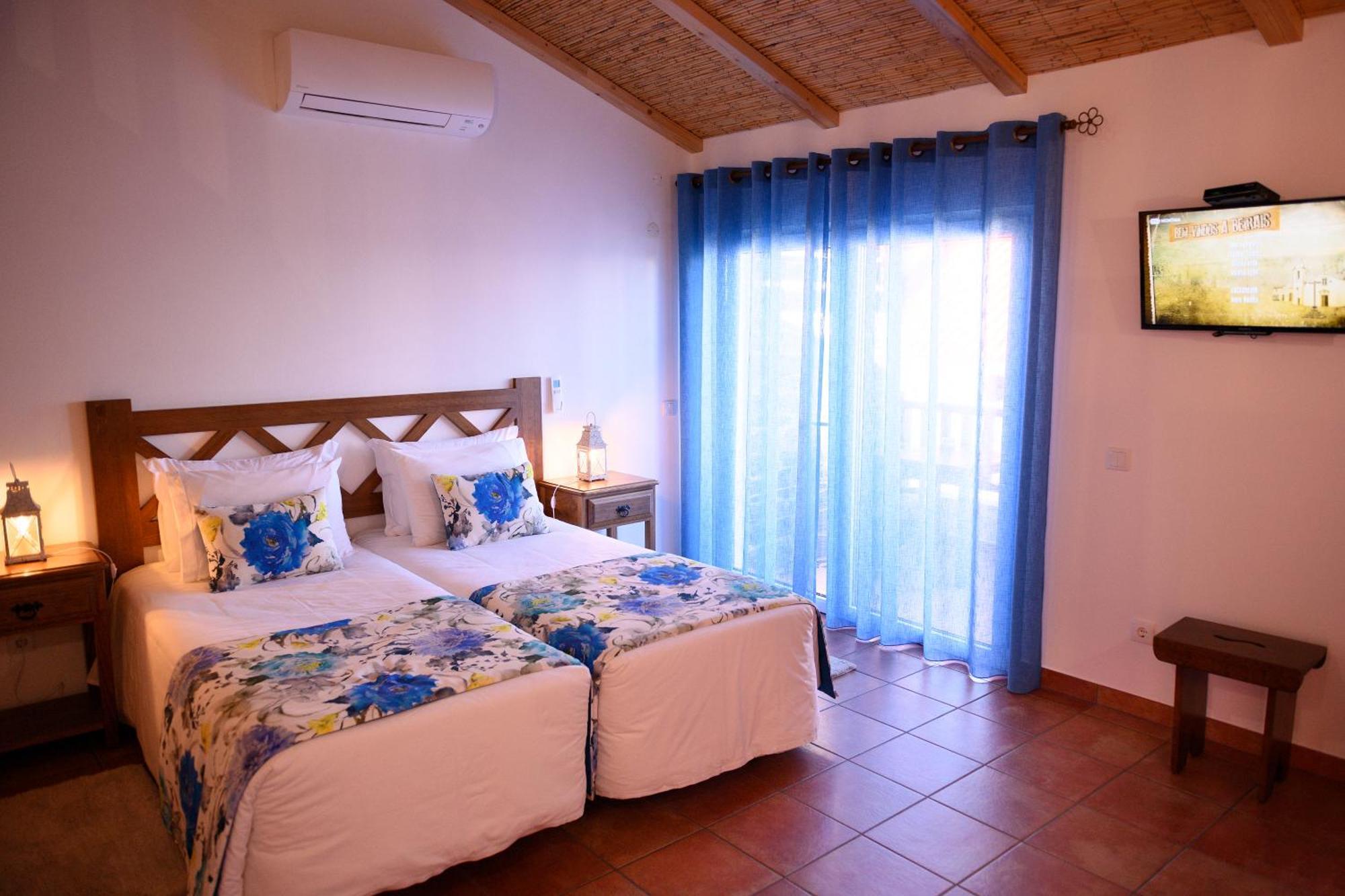 Falésias da Arrifana Praia da Arrifana Habitación foto