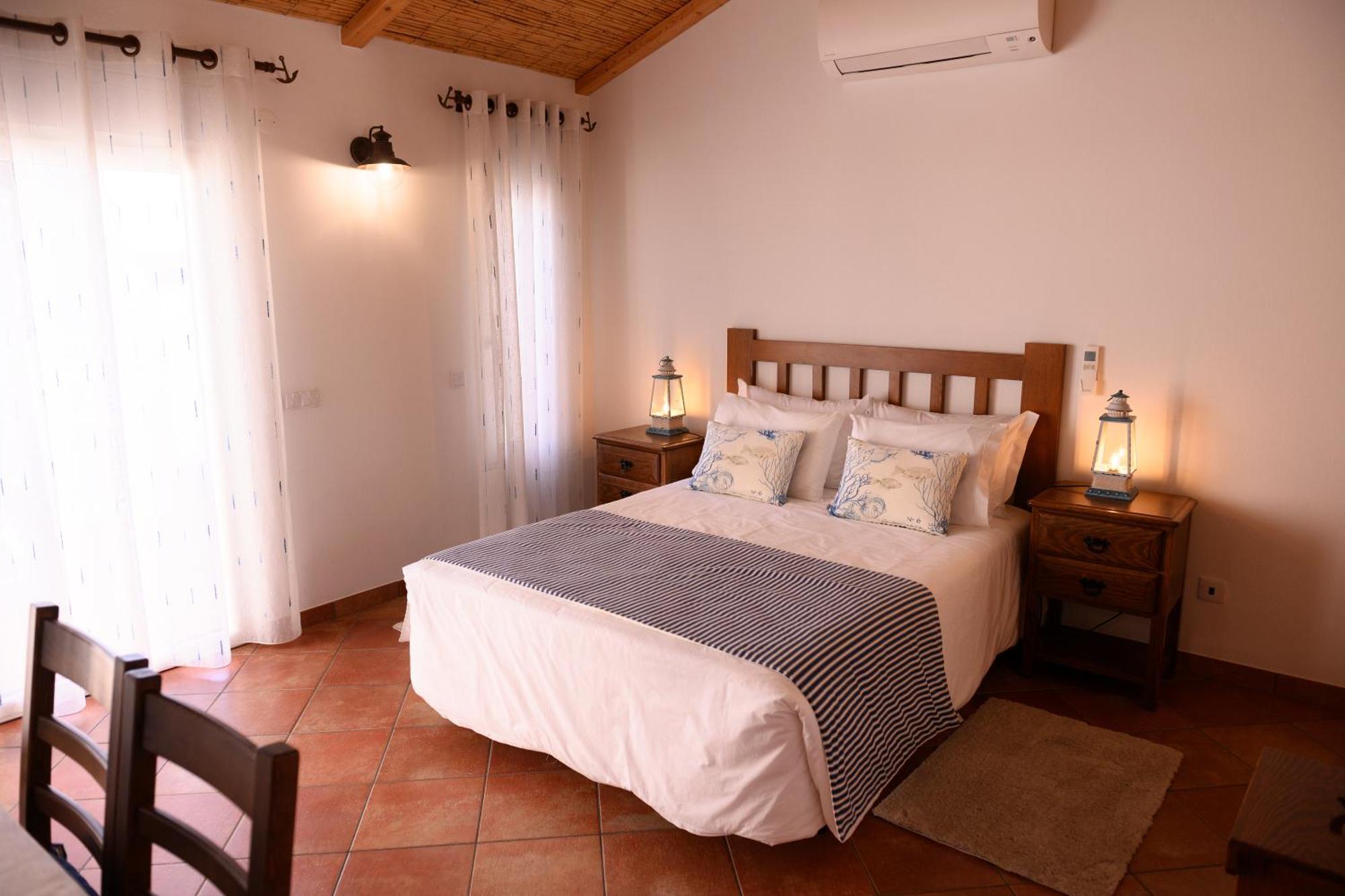 Falésias da Arrifana Praia da Arrifana Habitación foto