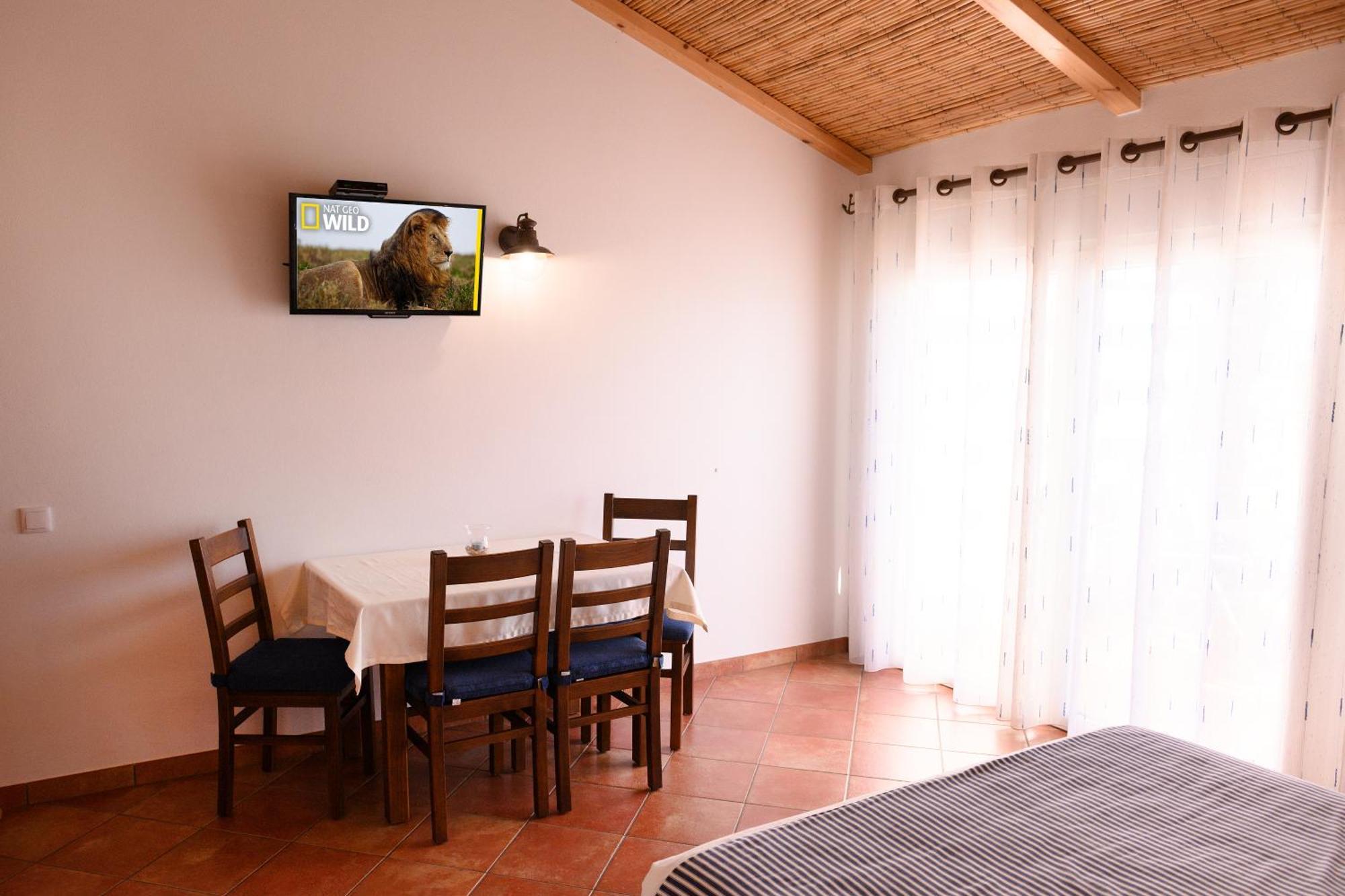 Falésias da Arrifana Praia da Arrifana Habitación foto